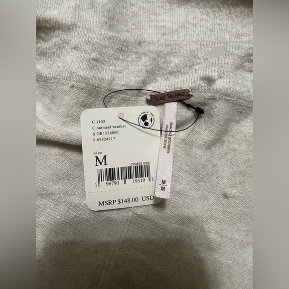 Free People Jamie Sweater Off Shoulder Oversized Oatmeal Heather Size M NWT $148 - Picture 11 of 11